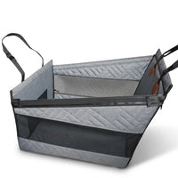 Siège auto pour chien gris SAFYDOG™ monté, sur fond blanc